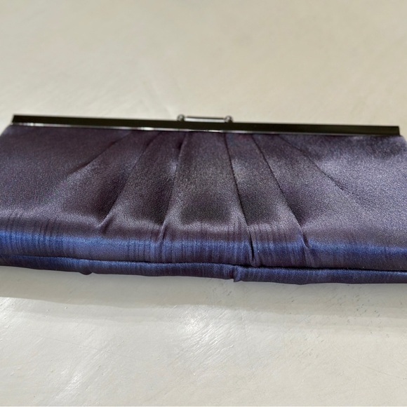 JESSICA McCLINTOCK, NWOT,GREY SATIN EVENING PURSE.CLUTCH OR CHAIN SHOULDER STRAP - Picture 7 of 8